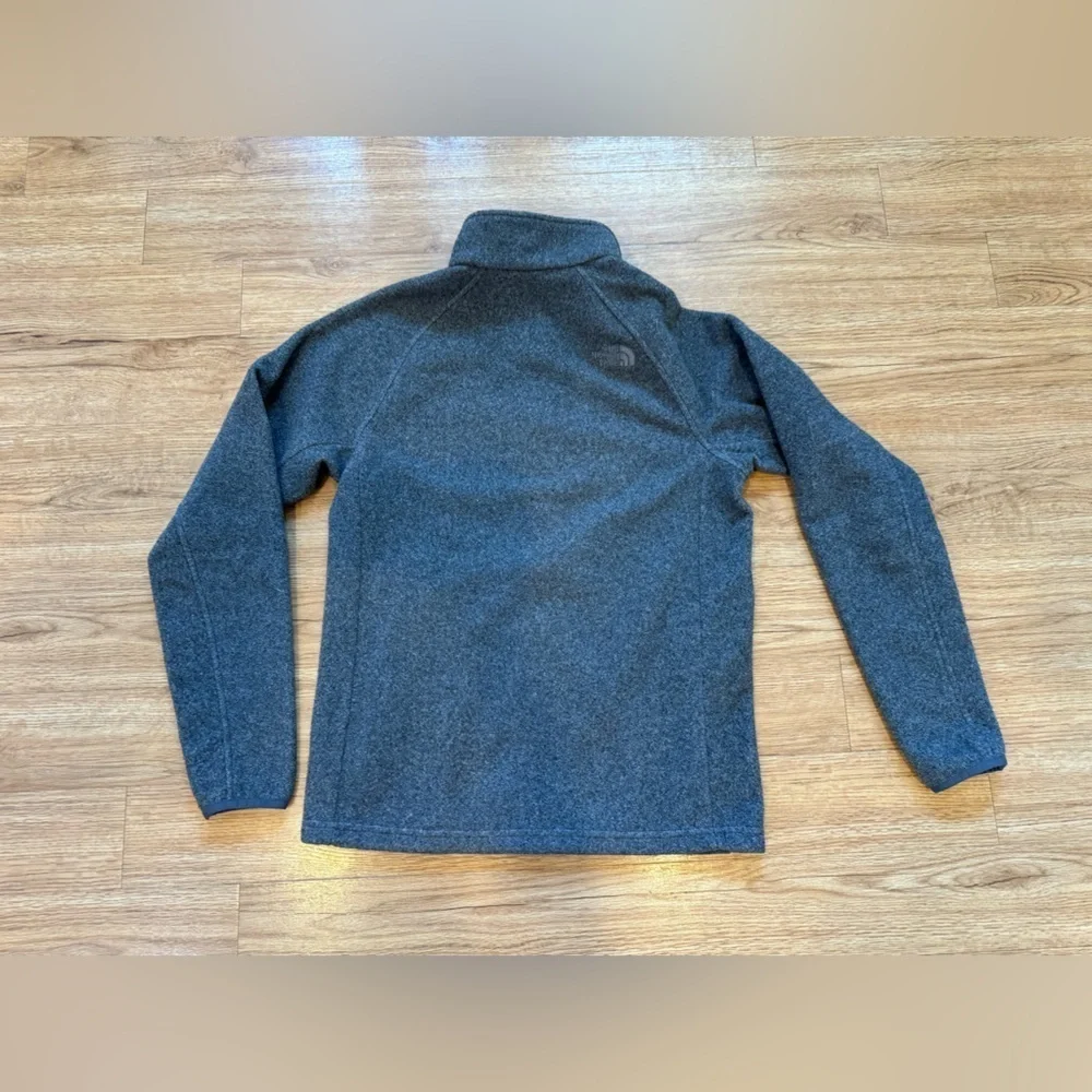 The North Face Mens classic full zip layering fleece